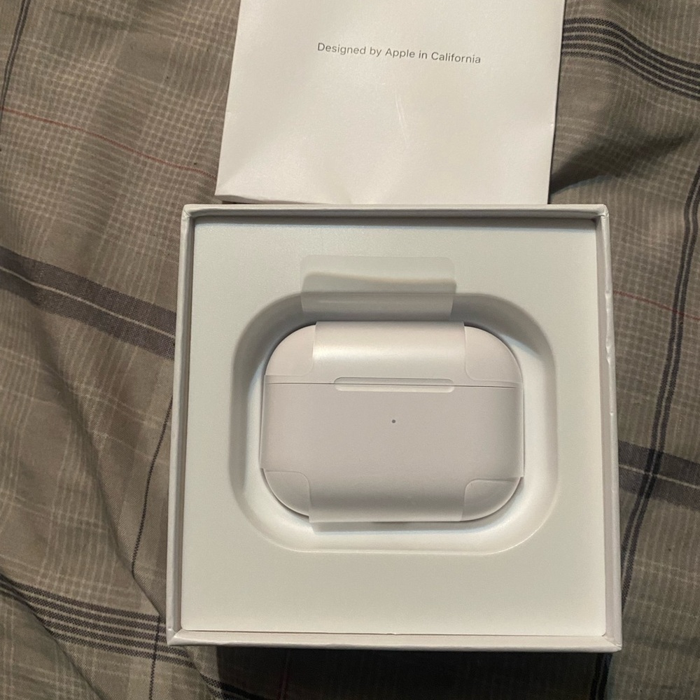 AIRPOD PROS - Picture 4 of 5